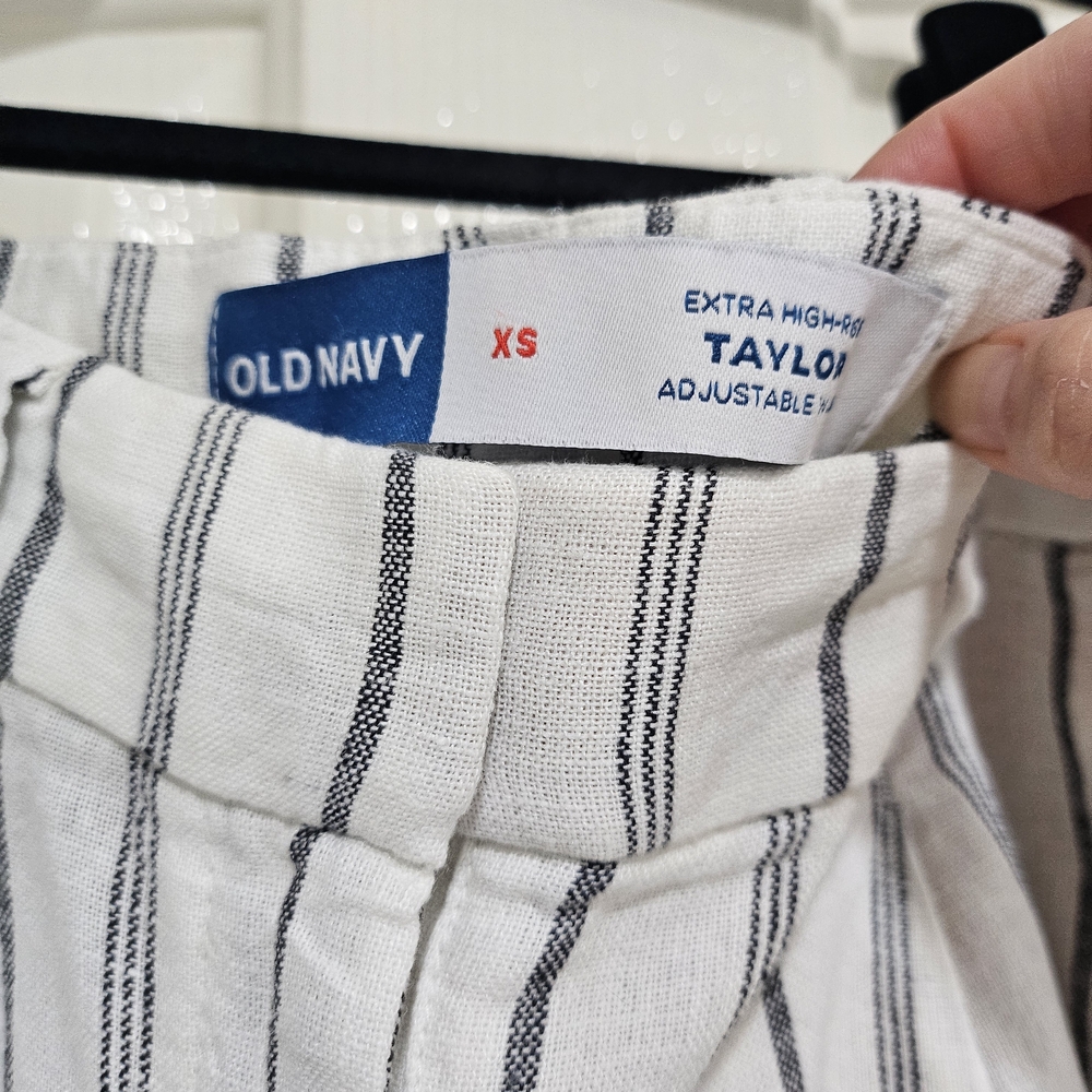 Striped High-Waist Linen Blend Women’s Shorts - White/Black Old Navy Size XS. - Picture 11 of 11